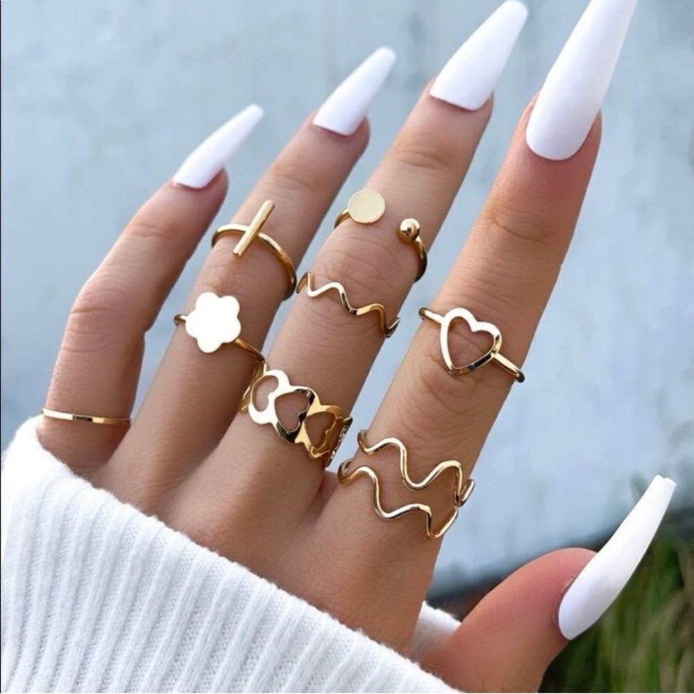 Gold 8-Piece Heart Ring Set